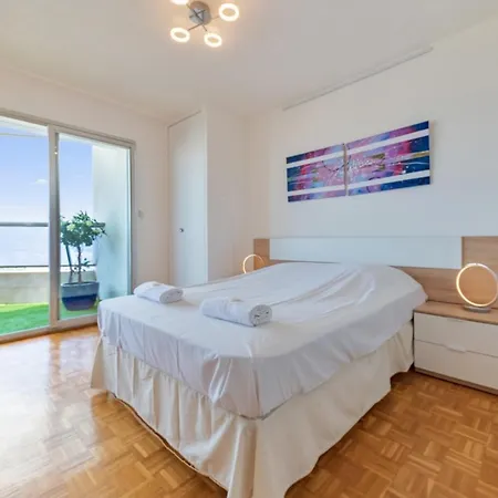 With Swimming-pool Balcony And Breathtaking View On Apartment Marseille